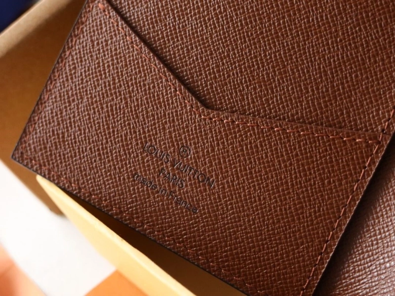 LV Wallets 4178A-0122