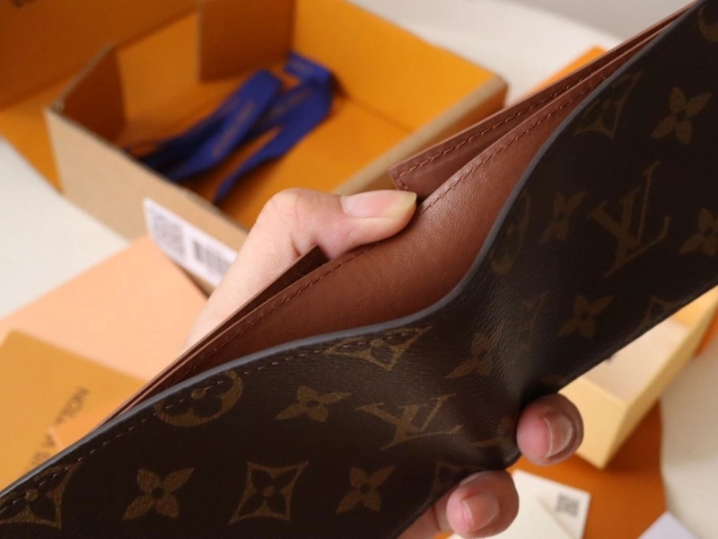 LV Wallets 4178A-0126