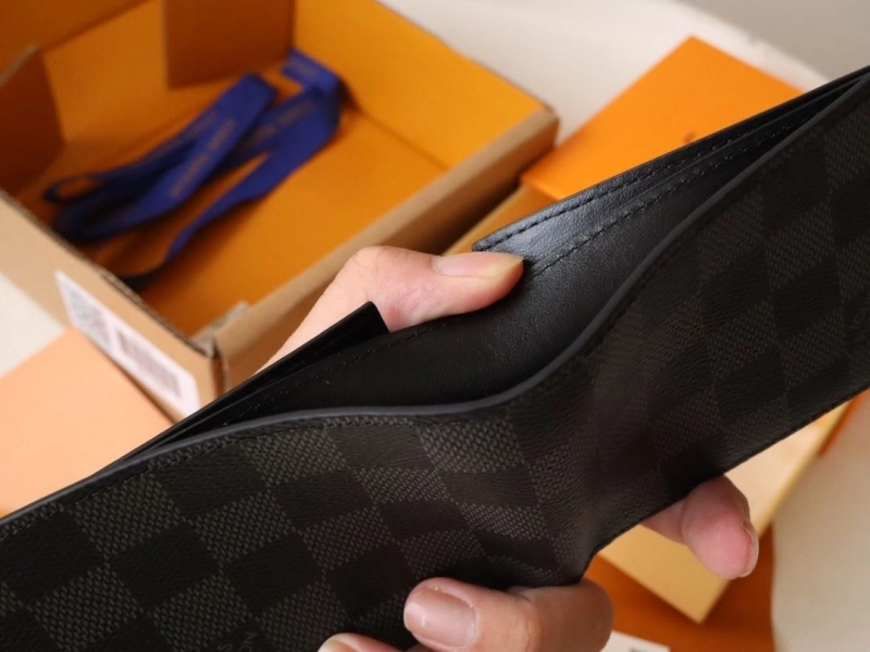 LV Wallets 4178A-0127