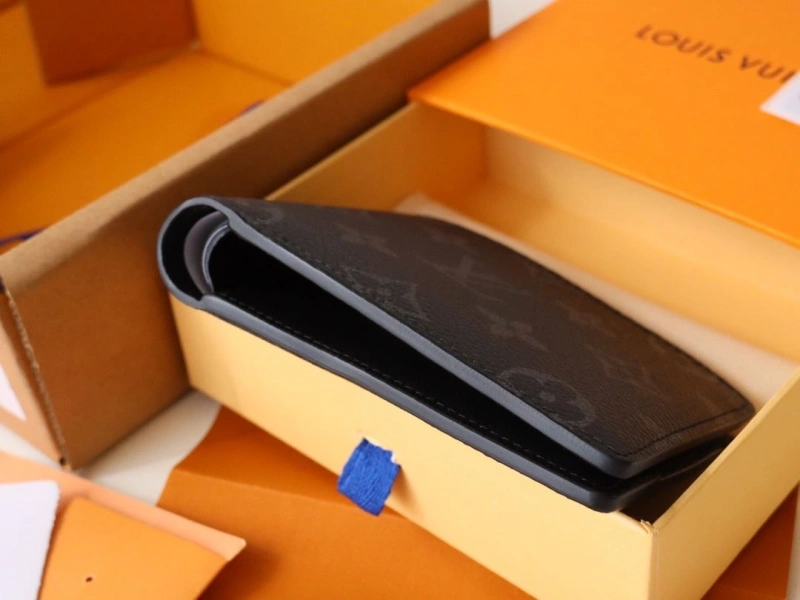 LV Wallets 4178A-0131