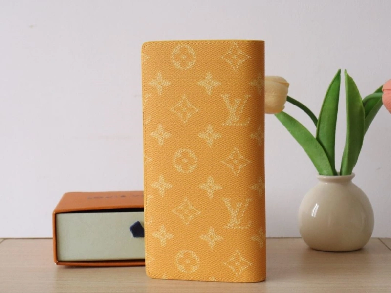 LV Wallets 4178A-0135