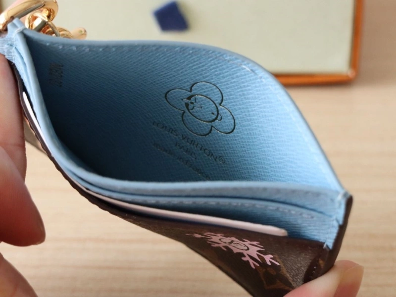 LV Wallets 4178A-0141