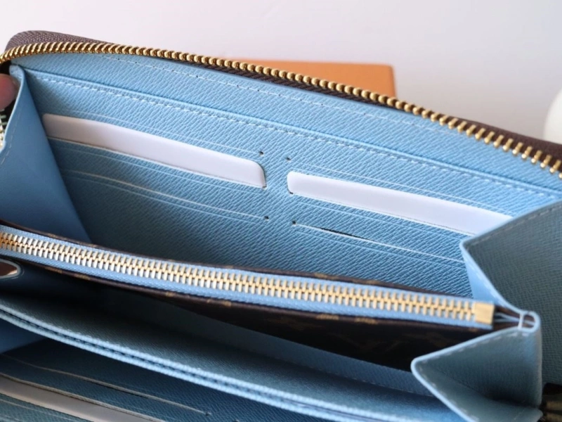 LV Wallets 4178A-0147