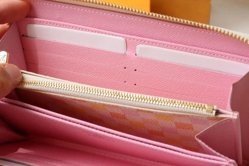 LV Wallets 4178A-0156