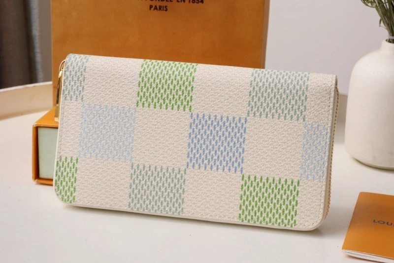 LV Wallets 4178A-0157