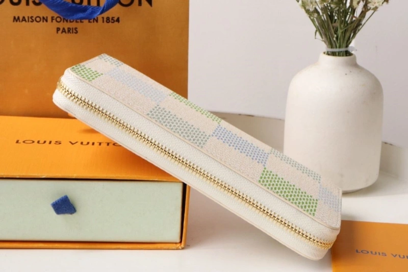 LV Wallets 4178A-0157