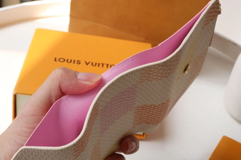 LV Wallets 4178A-0158