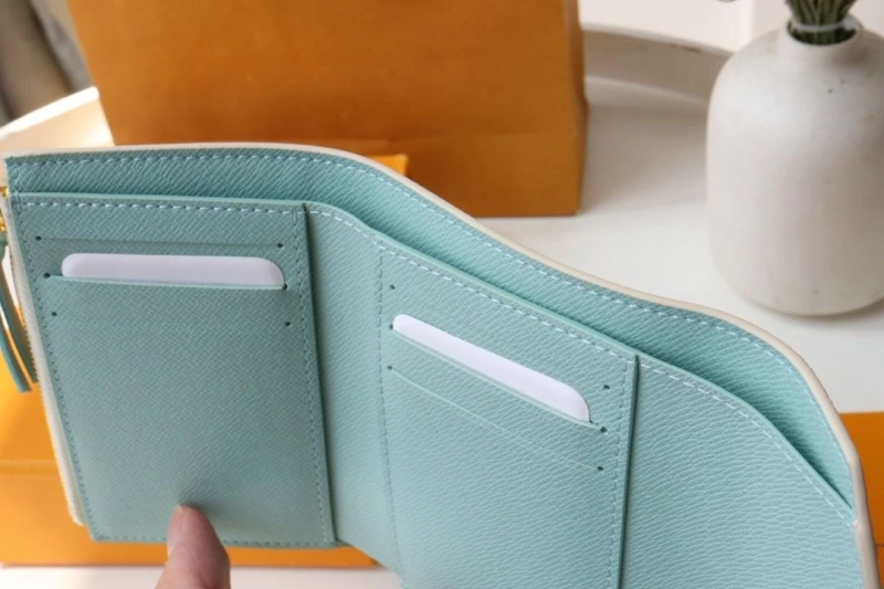 LV Wallets 4178A-0159