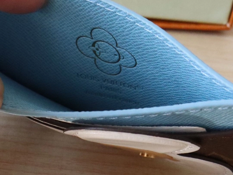 LV Wallets 4178A-0184