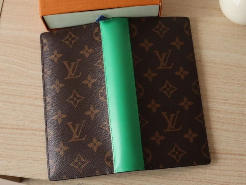 LV Wallets 4178A-0193