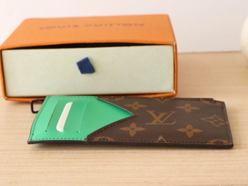 LV Wallets 4178A-0198