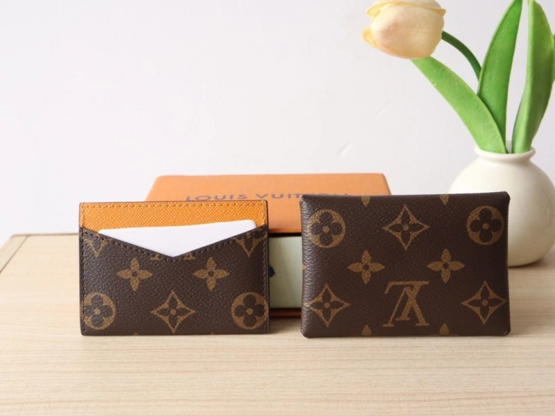 LV Wallets 4178A-0211