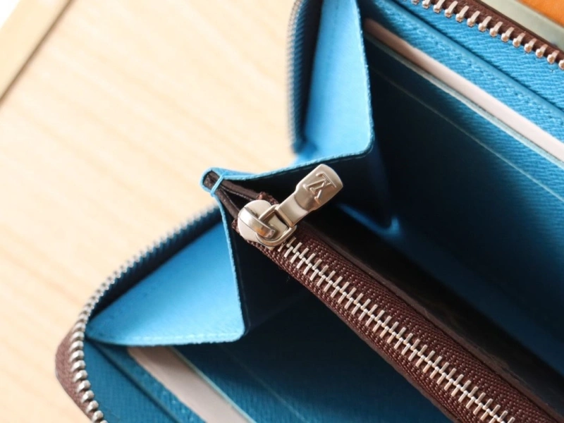 LV Wallets 4178A-0215