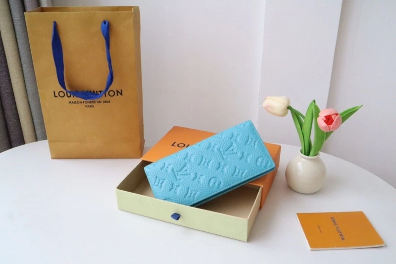 LV Wallets 4178A-0252