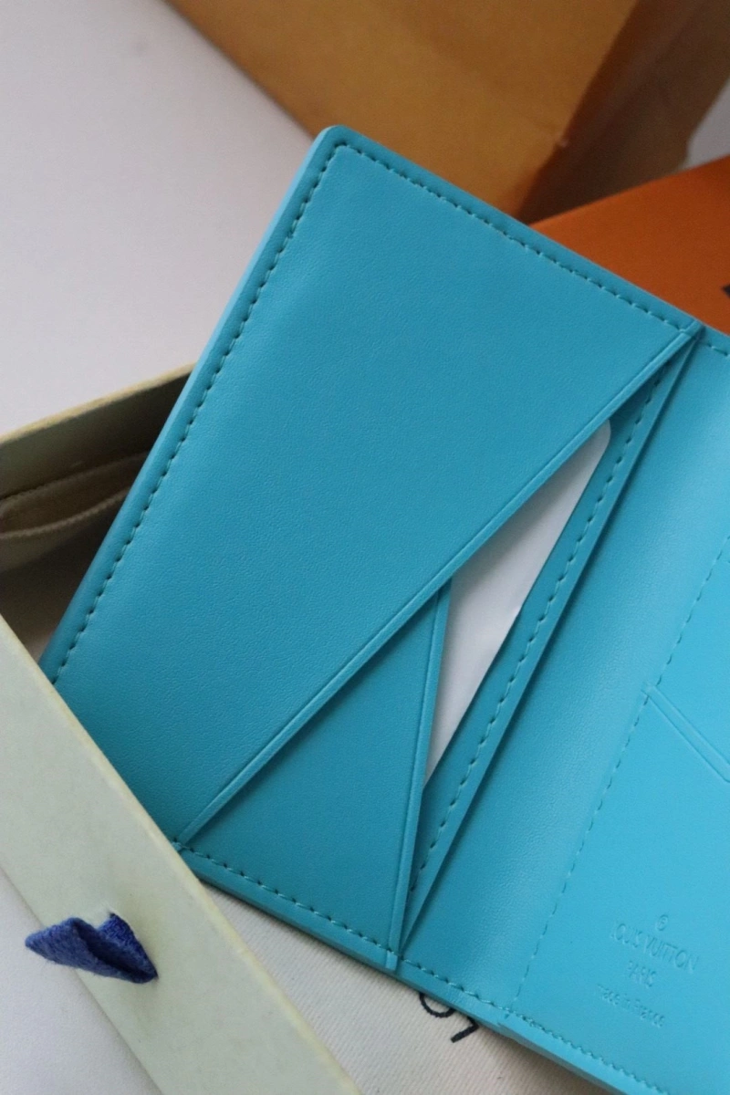 LV Wallets 4178A-0256