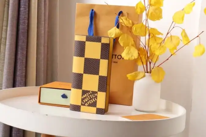 LV Wallets 4178D-0016