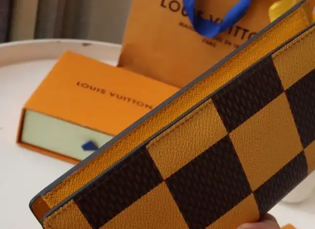 LV Wallets 4178D-0016