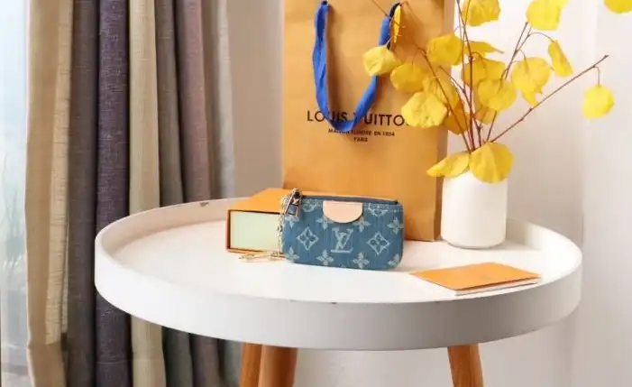 LV Wallets 4178D-0028