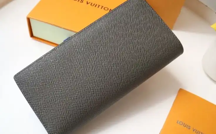LV Wallets 4178D-0035