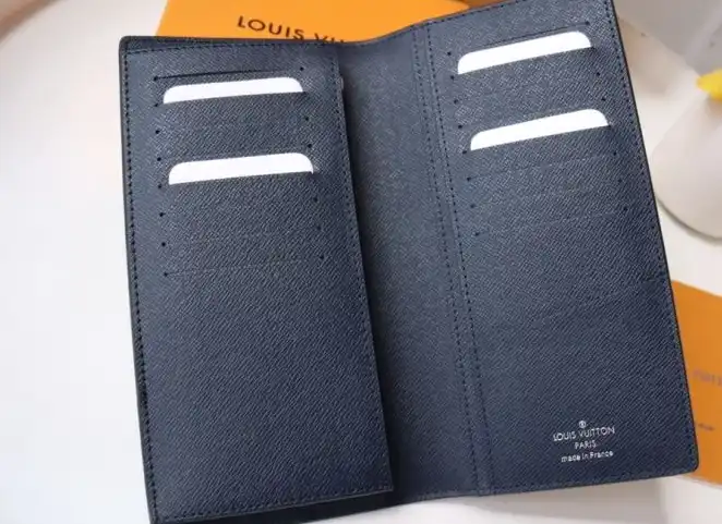 LV Wallets 4178D-0035