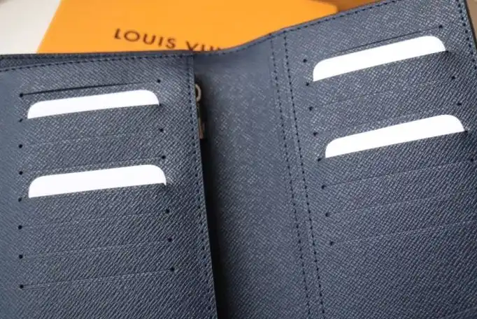 LV Wallets 4178D-0035