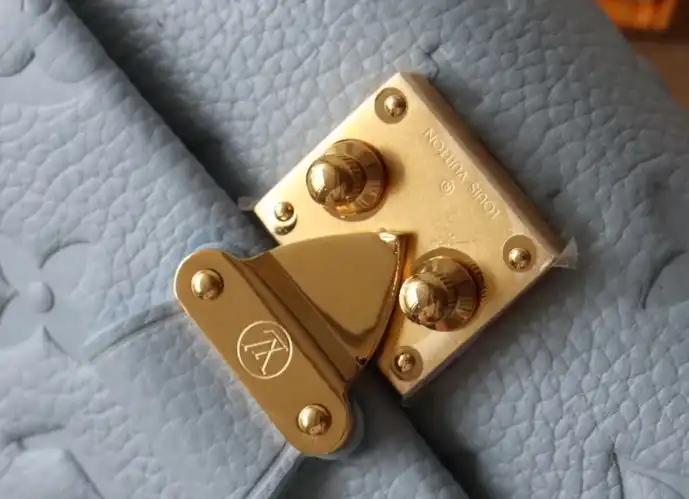 LV Wallets 4178D-0172