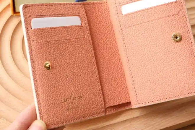 LV Wallets 4178F-0051