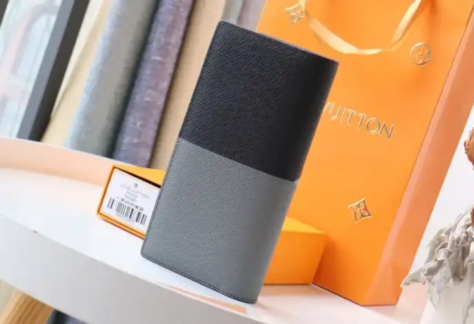 LV Wallets 4178F-0082