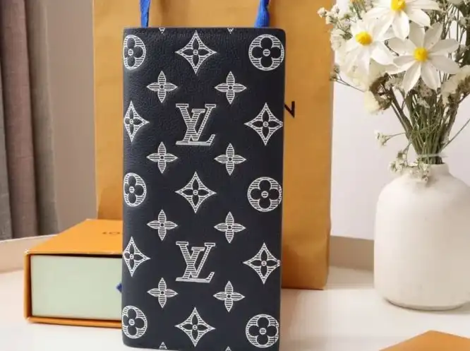 LV Wallets 4178G-0038