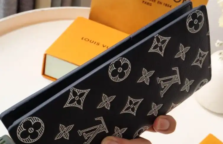 LV Wallets 4178G-0038