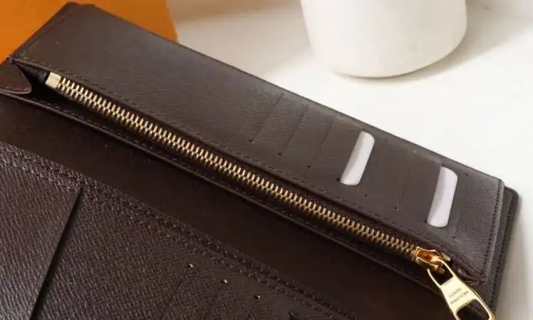 LV Wallets 4178G-0057