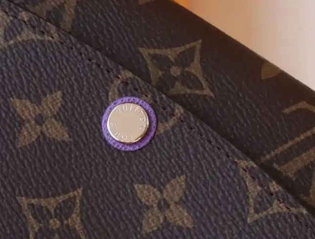 LV Wallets 4178G-0082