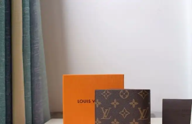 LV Wallets 4178G-0126