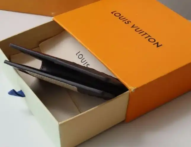 LV Wallets 4178G-0152