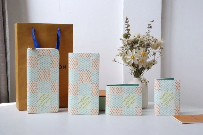 LV Wallets 4178H-0024