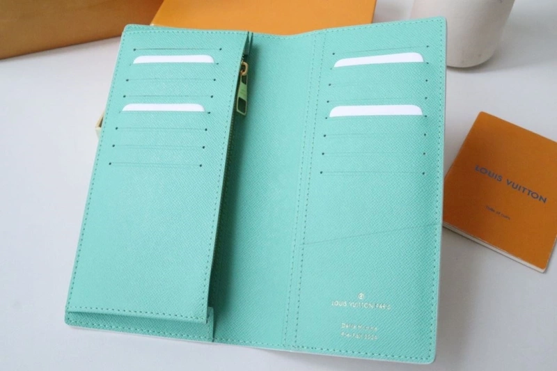 LV Wallets 4178H-0024