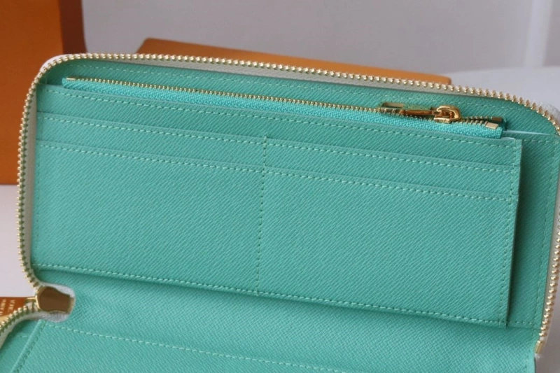 LV Wallets 4178H-0025