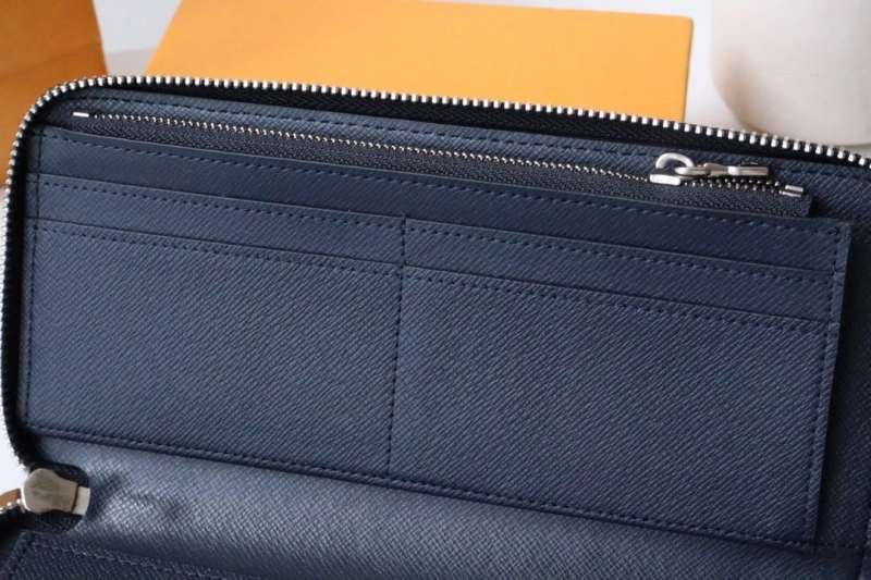 LV Wallets 4178H-0028