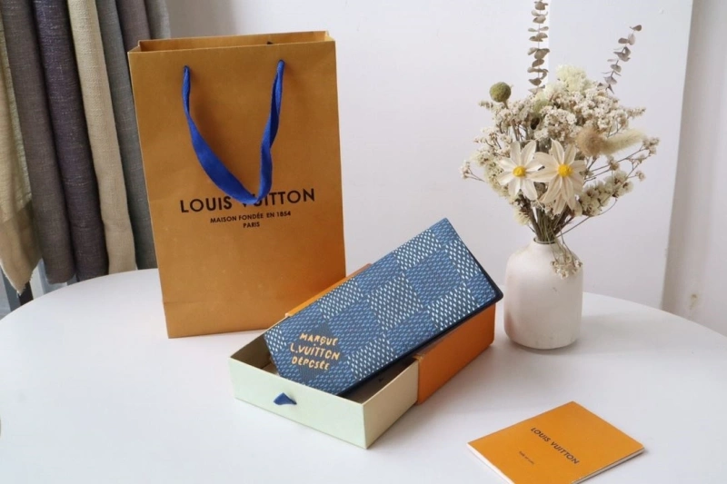 LV Wallets 4178H-0029