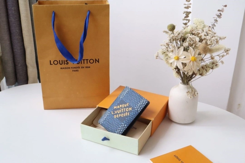 LV Wallets 4178H-0031