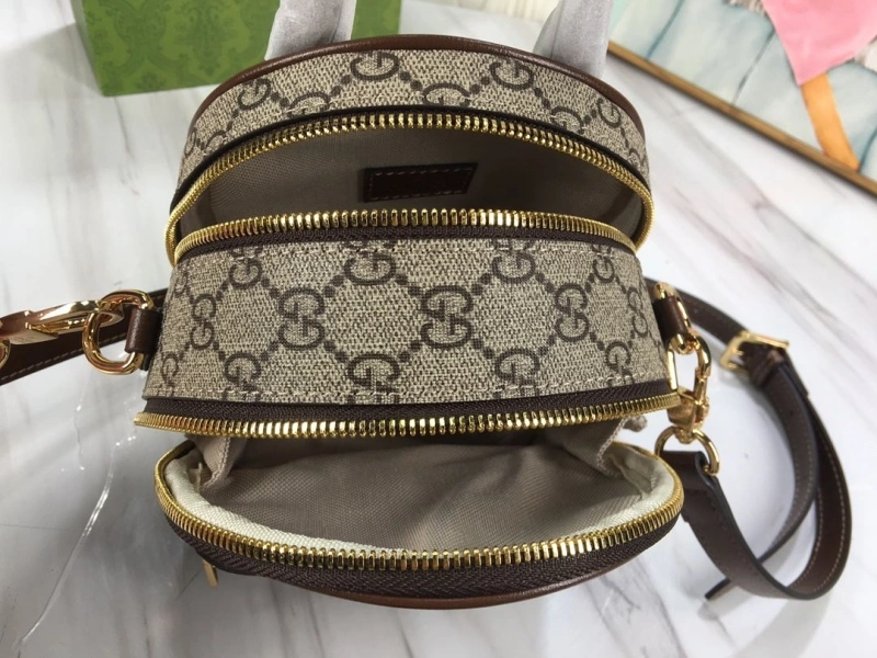 Gucci Backpacks 4189A-0157