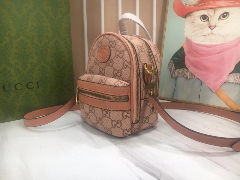 Gucci Backpacks 4189A-0242