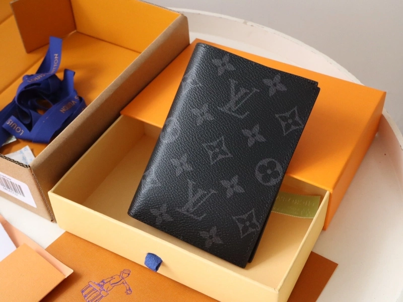 LV Wallets 4192A-0005