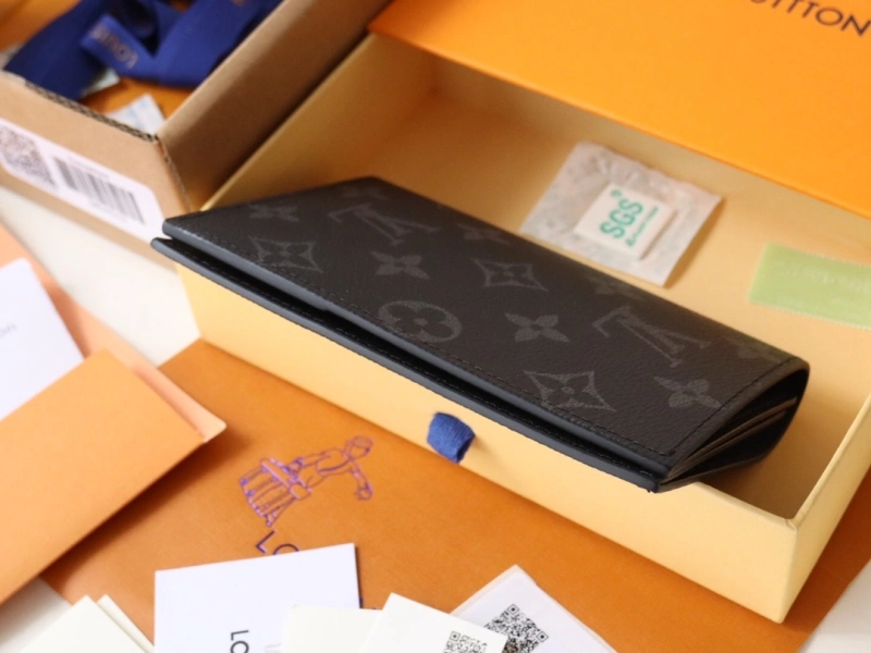 LV Wallets 4192A-0005