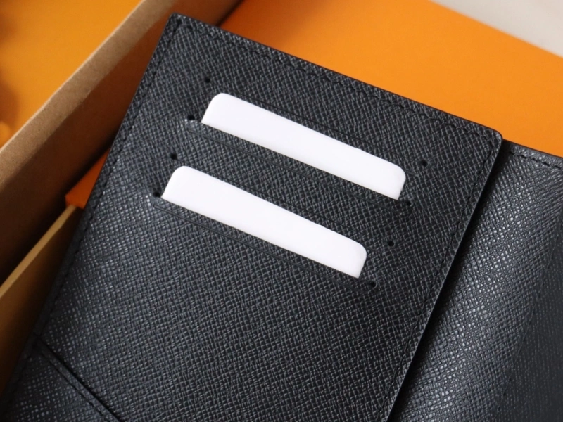 LV Wallets 4192A-0005