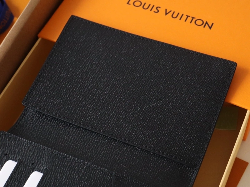 LV Wallets 4192A-0005