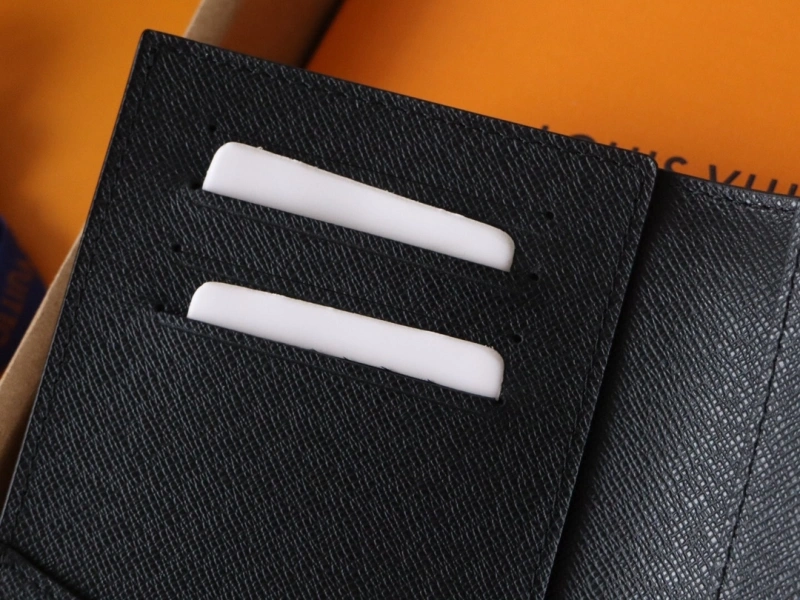 LV Wallets 4192A-0006