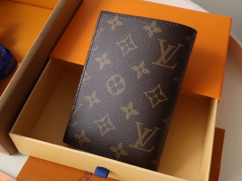 LV Wallets 4192A-0007