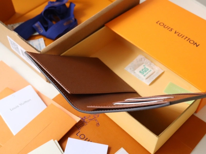 LV Wallets 4192A-0007