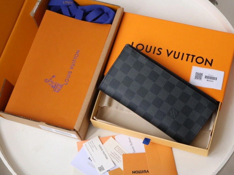 LV Wallets 4192A-0016